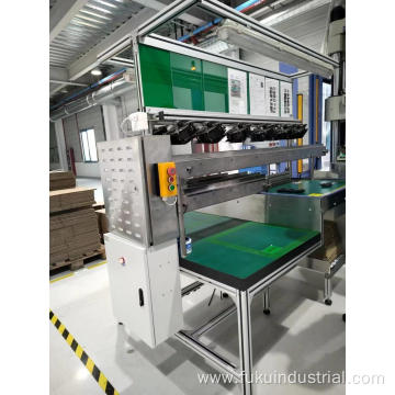 Injection machine conveyor with workbench